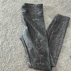 Koral grey snakeskin xs leggings